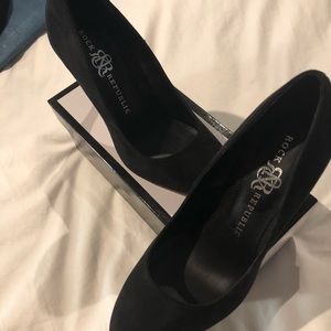 Rock & Republick Black suede pumps.
